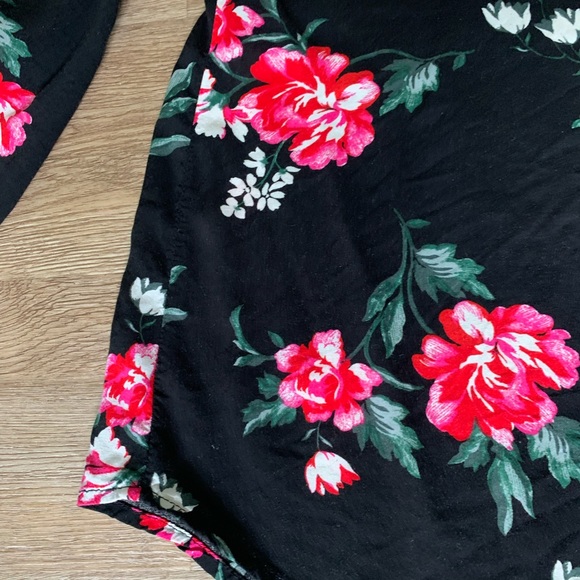 Old Navy Black & Rose Blouse - XL - Picture 3 of 7